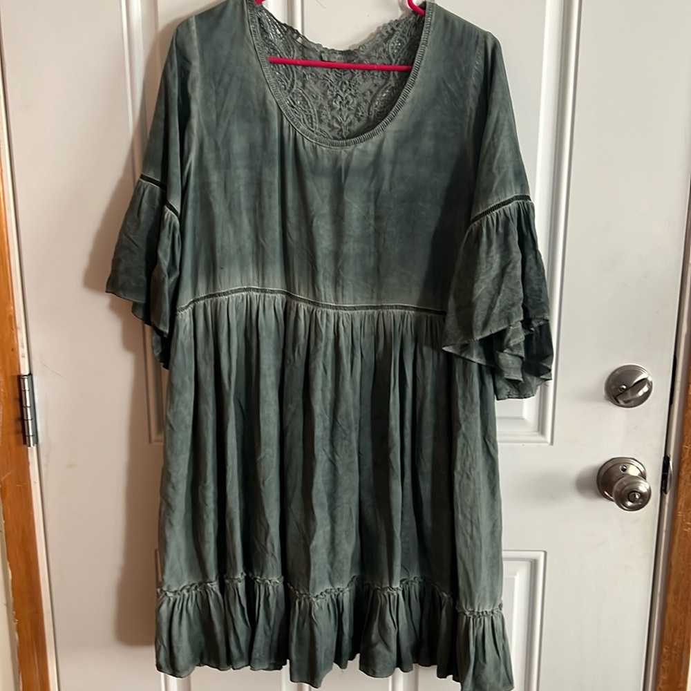 Lace back, green, flowy Maurice’s dress. Size L. Lightly used.